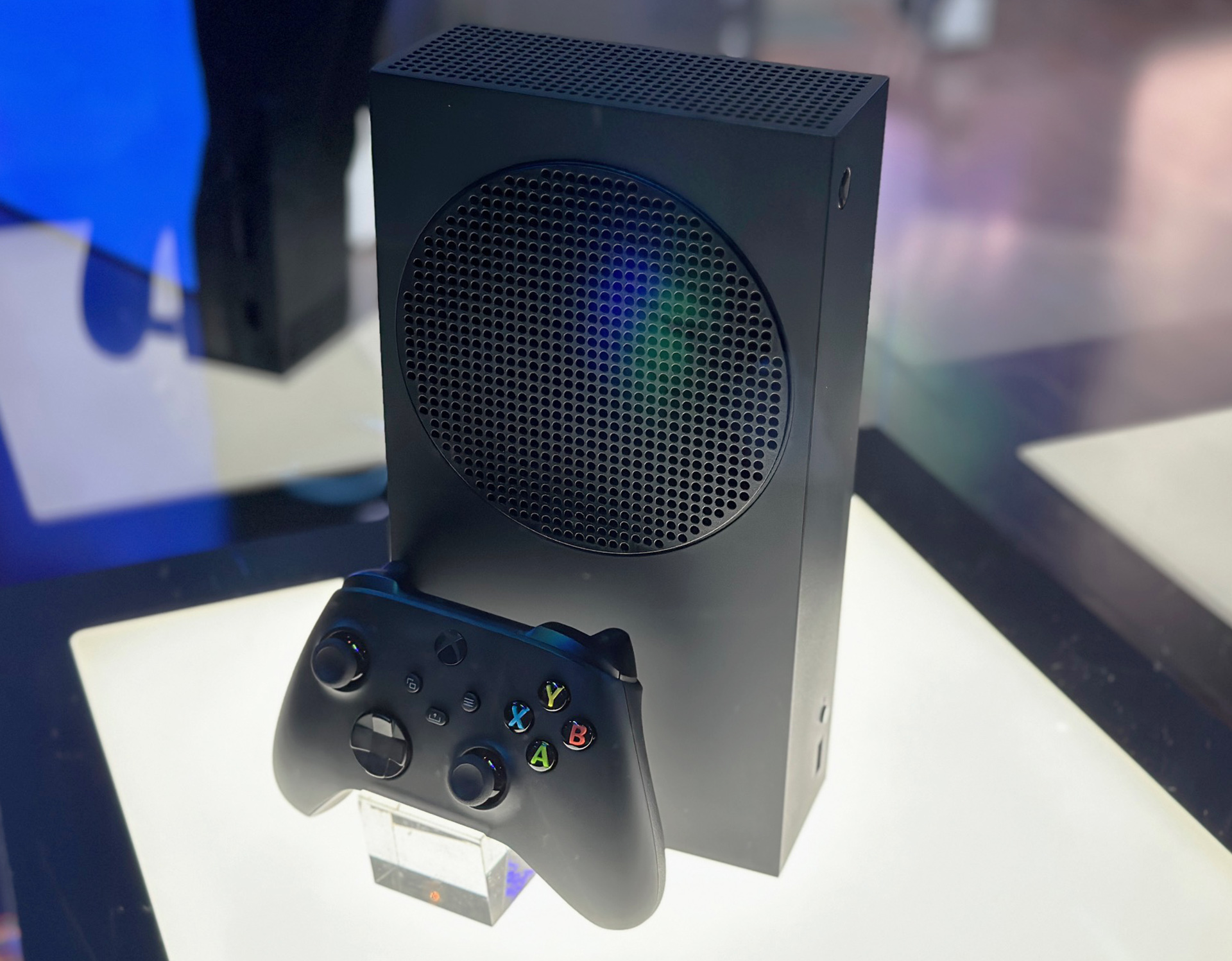 Up Close With Microsofts 1tb Carbon Black Xbox Series S And Starfield